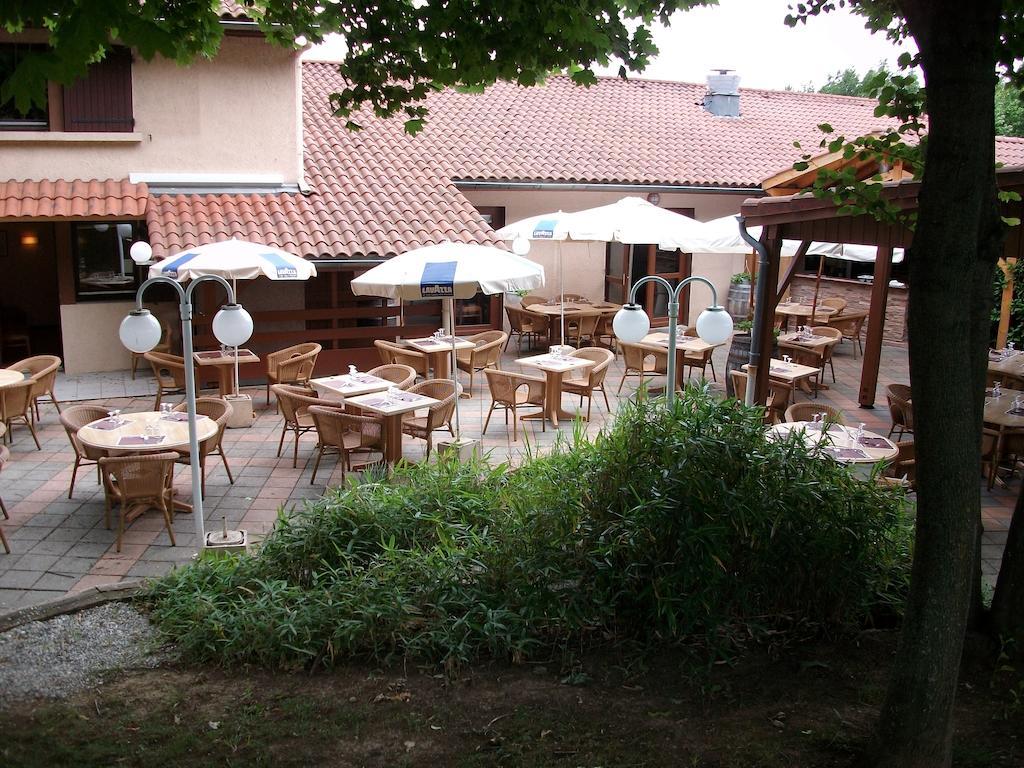 Kyriad Grenoble Sud - Seyssins Bagian luar foto